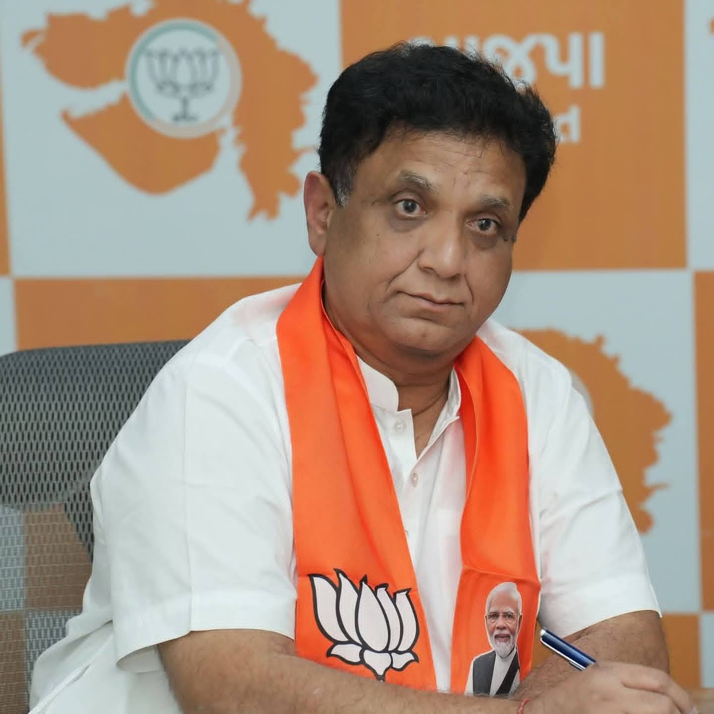 તા.૨૬-૦૧-૨૦૨૬ ના રોજ ગુજરાત પ્રદેશ ભાજપના પ્રમુખ શ્રી જગદીશભાઈ વિશ્વકર્મા સાહેબ અને સંગઠન મહામંત્રી શ્રી રત્નાકરજીના નેતૃત્વમાં સુરત જિલ્લા ભાજપ પ્રમુખ શ્રી ભરતભાઈ રાઠોડજીના જિલ્લા સંગઠનમાં નવનિયુક્ત મહામંત્રી શ્રી જગદીશભાઈ પારેખ, શ્રી રોહિતભાઈ પટેલ, શ્રી અંકુરભાઈ દેસાઈ ને ખુબ ખુબ અભિનંદન સહ શુભેચ્છા. આપના નેતૃત્વ અને કાર્યપદ્ધતિથી સુરત જિલ્લા ભાજપ સંગઠન વધુ ને વધુ કાર્યદક્ષ અને મજબૂત બને તેવી શુભકામનાઓ.